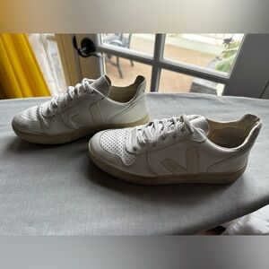 Women’s veja athletic shoe. Size 37